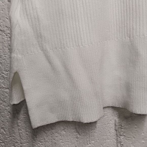 Anne Klein white top with gold buttons - Picture 2 of 8